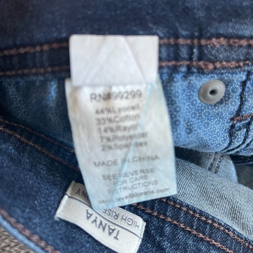 Level Up Jeans - Picture 3 of 4